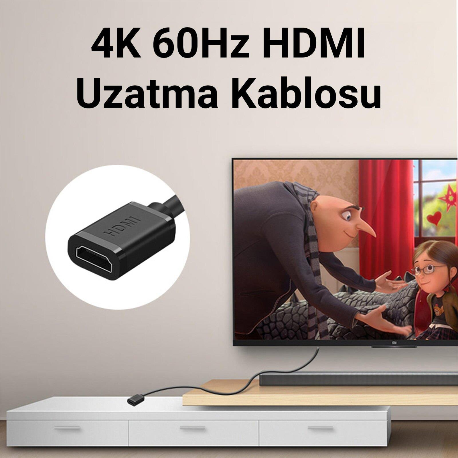 Bir HDMI kablo adaptörü, televizyon ekranının yanında beyaz bir dolap üzerinde duruyor.