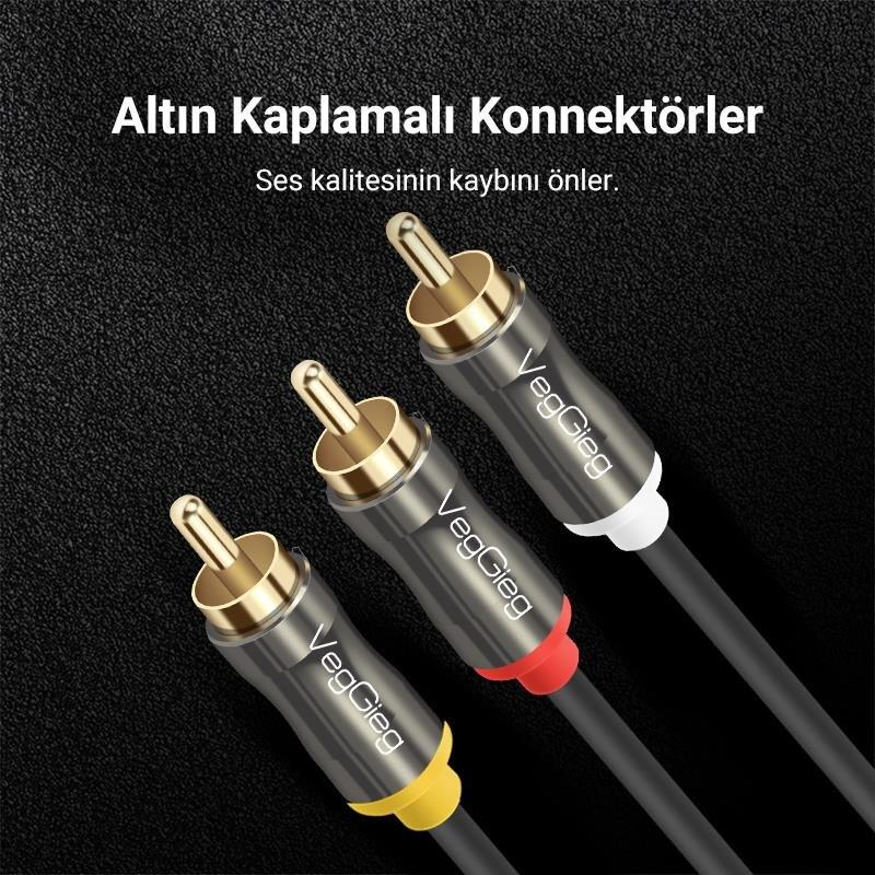 Siyah arka plan üzerinde sarı, kırmızı ve beyaz vurgulu üç altın kaplama RCA konektör.