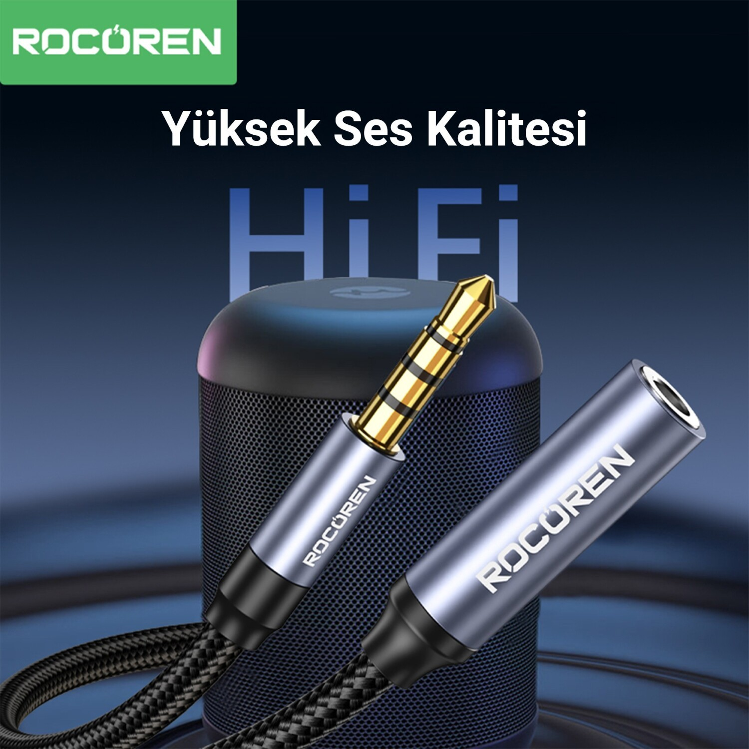 Hi-Fi yazılı hoparlör önünde altın renkli fişli Rocoren kablosu.