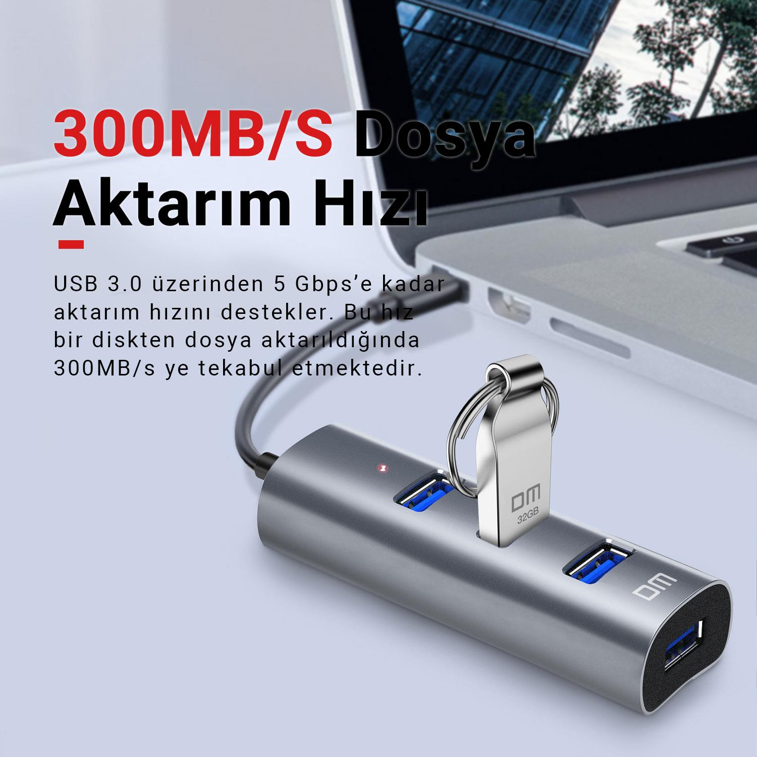 Üç portlu gümüş USB 3.0 hub, bir porta takılı USB bellek.