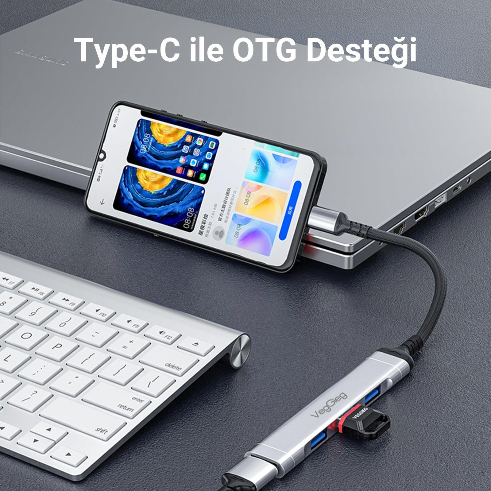 Bir USB-C hub, akıllı telefonu bir dizüstü bilgisayara ve klavyeye bağlar.