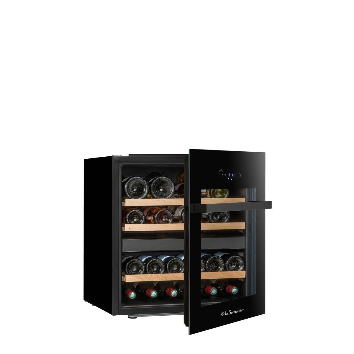 Una vinoteca negra con puerta de cristal, llena de botellas en estantes de madera.