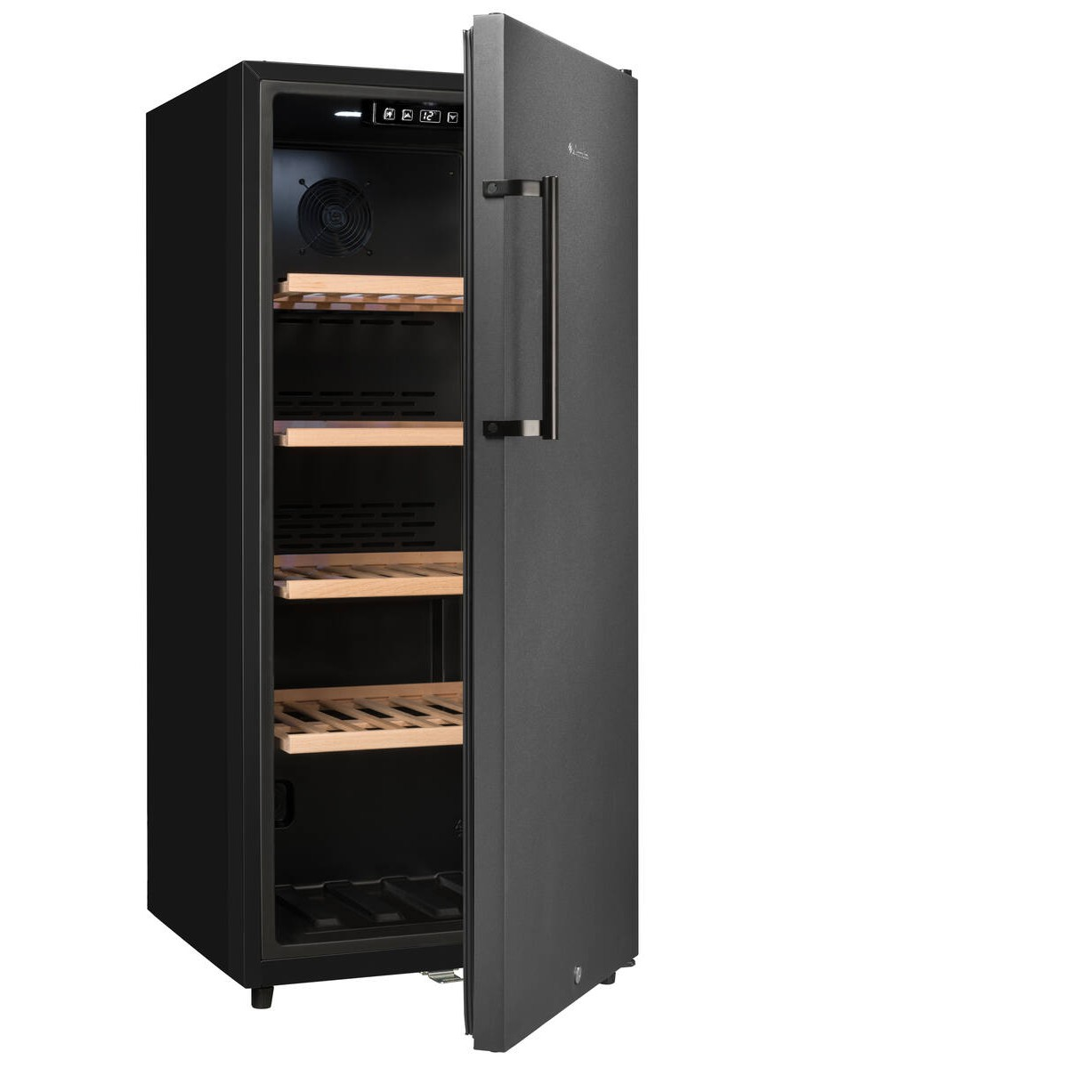 Nevera de vino negra con puerta abierta, estantes de madera y pantalla digital.
