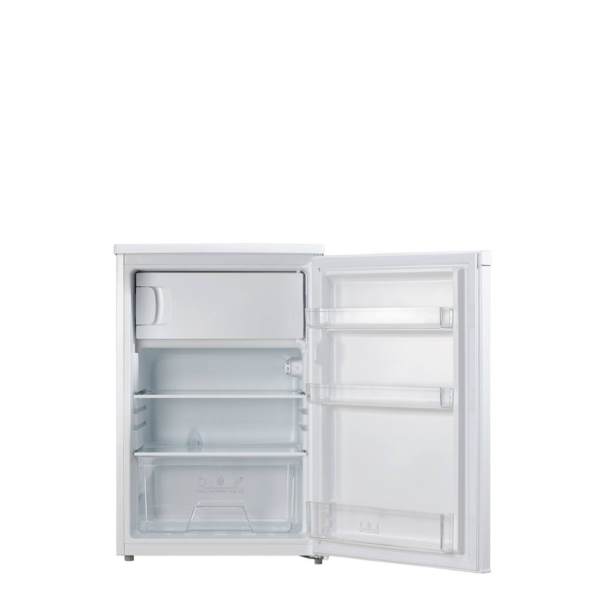 Una mini-nevera blanca, vacía y abierta con estantes y un cajón para verduras.