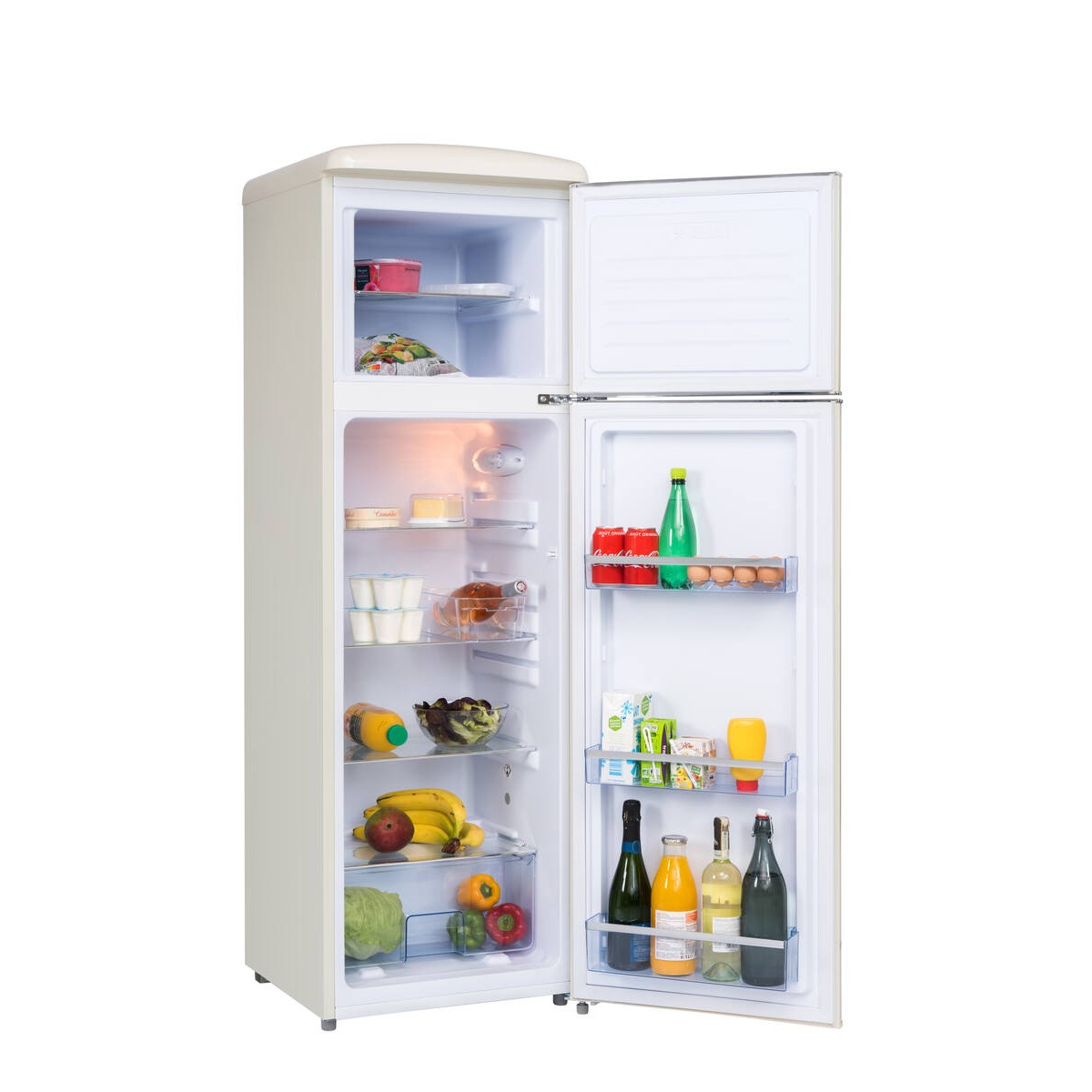 Ein offener, cremefarbener Kühlschrank mit Lebensmitteln auf mehreren Regalen.