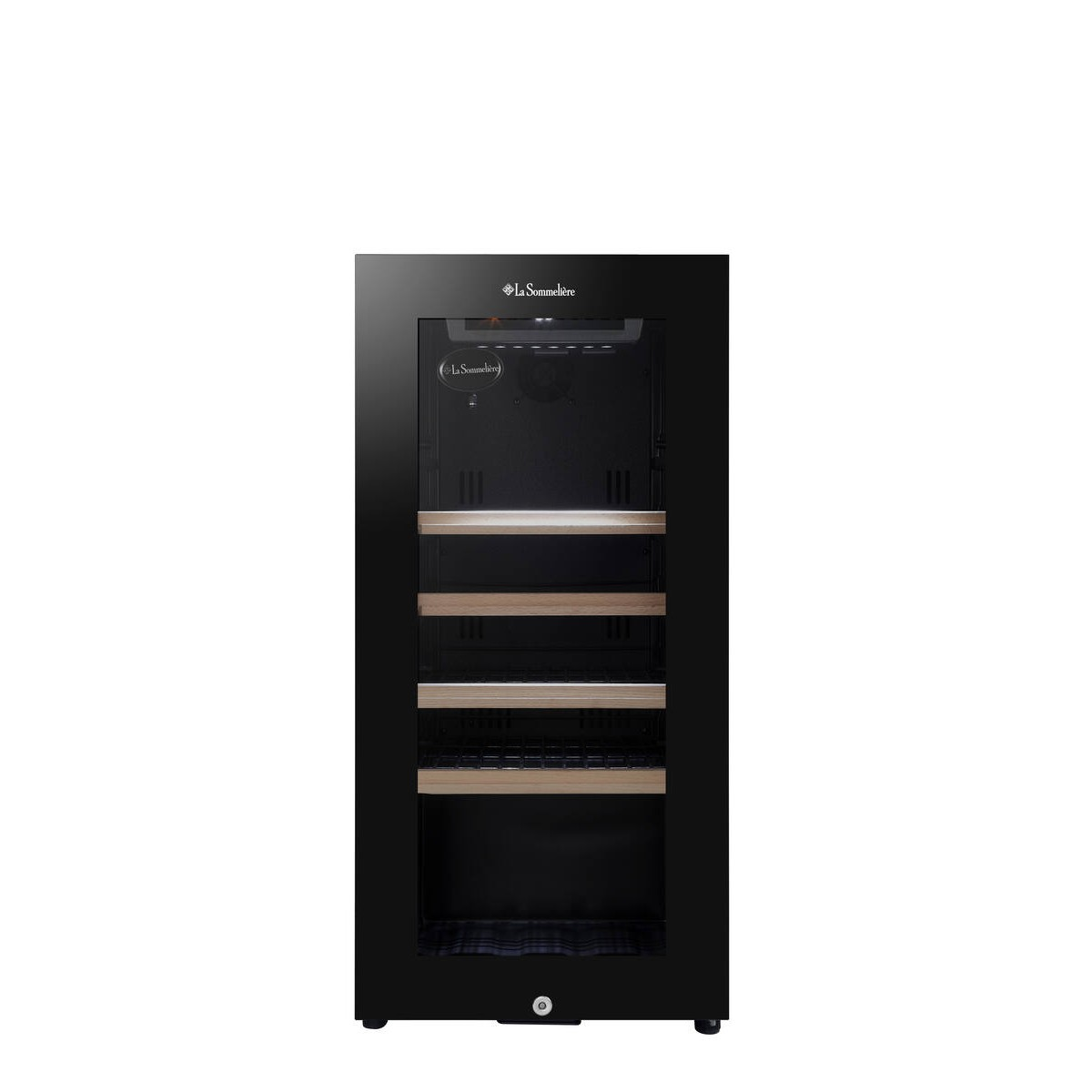 Vinoteca negra con puerta de cristal y estantes de madera.