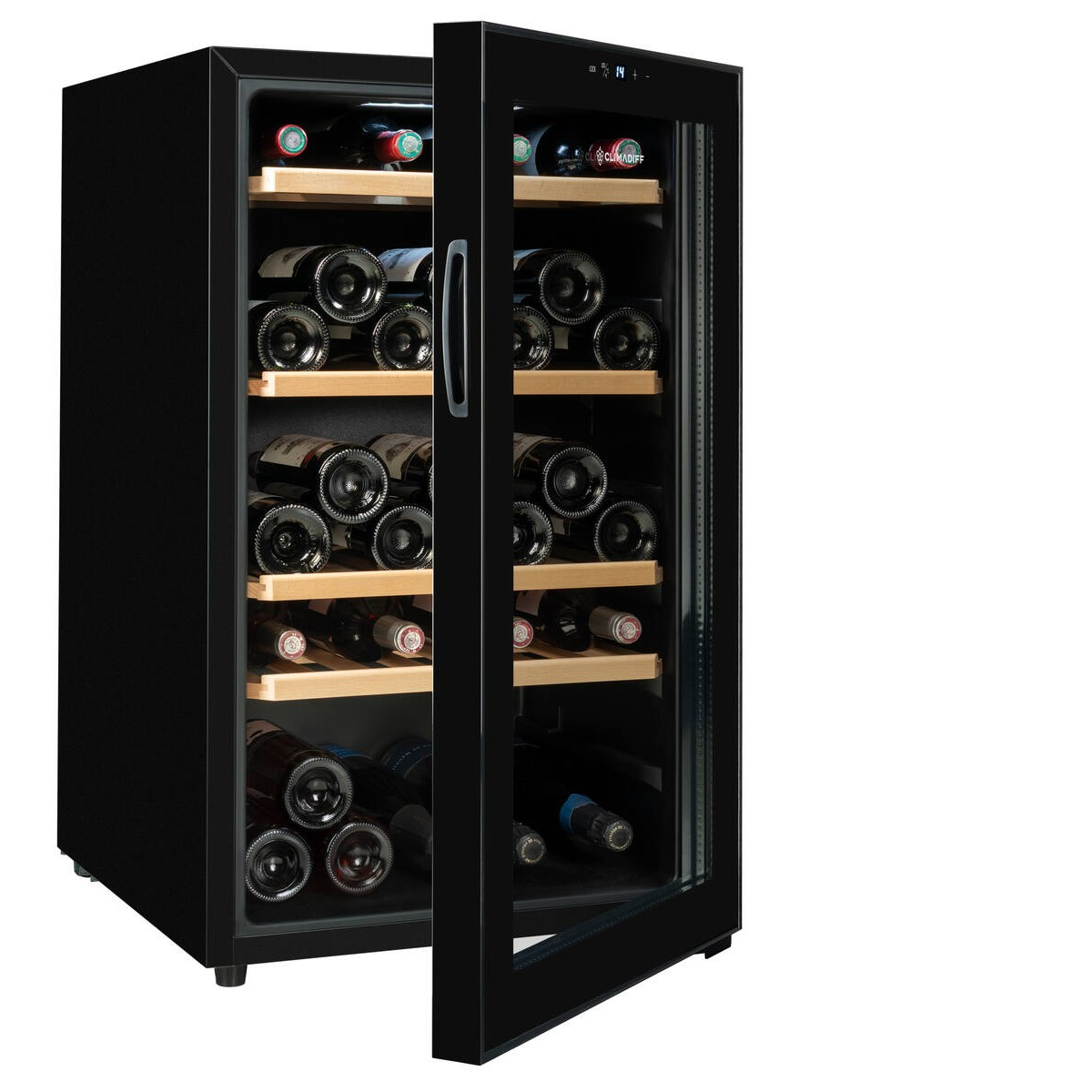 Vinoteca negra con puerta de cristal abierta, llena de botellas de vino en estantes de madera.