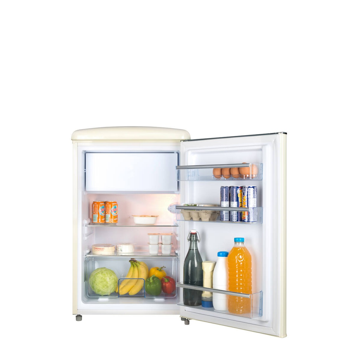 Refrigerador abierto color crema con alimentos: huevos, bebidas, queso, col, plátanos, pimientos.