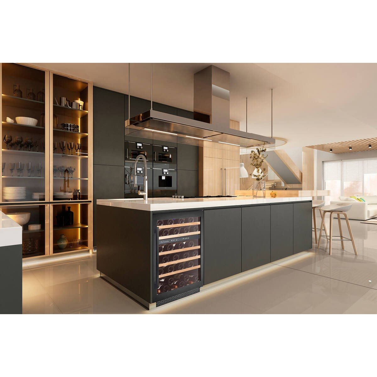 Isla de cocina moderna con enfriador de vino, horno, fregadero. Armarios de cristal con platos.