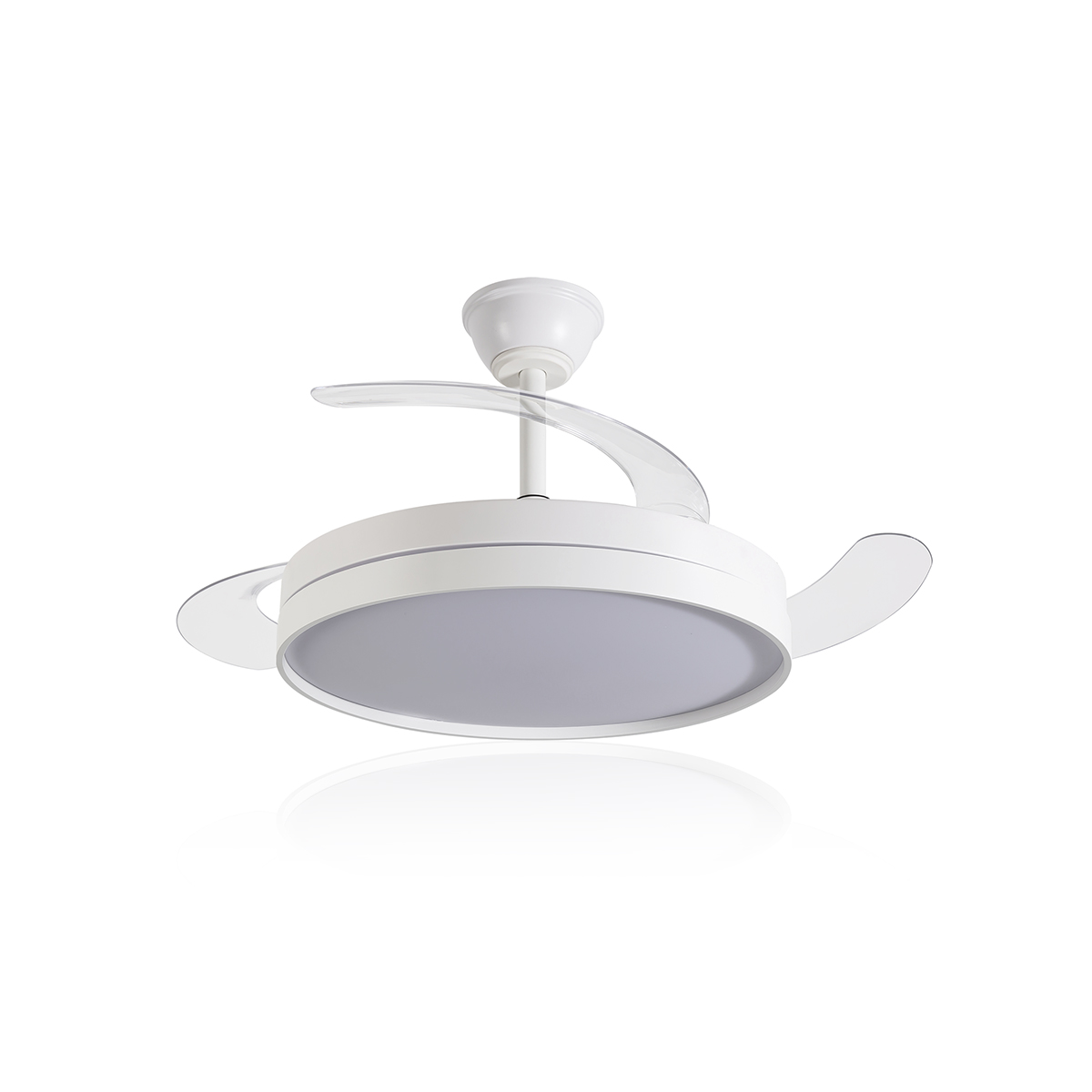 Un ventilador de techo blanco moderno con aspas retrctiles e iluminacin LED integrada.