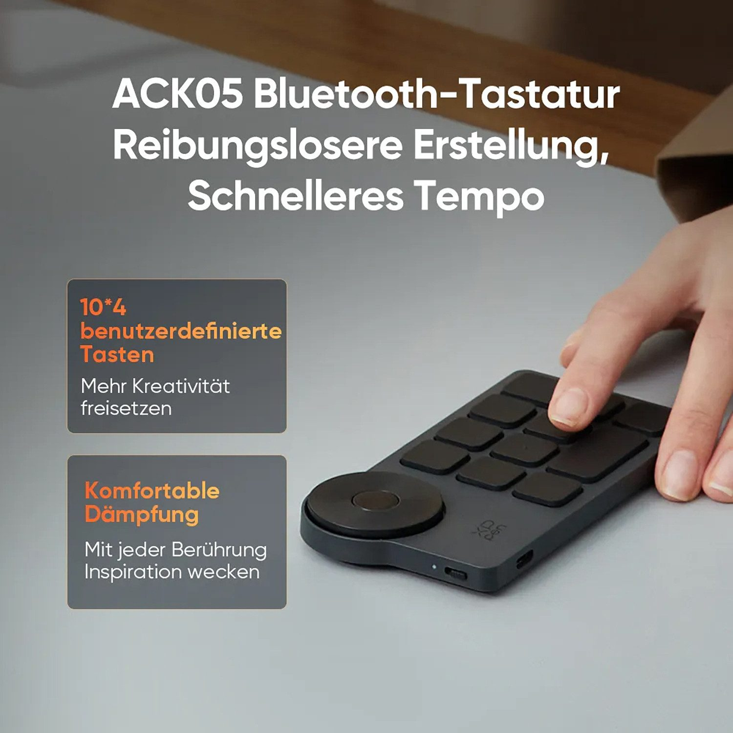 Eine Person benutzt eine schwarze Bluetooth-Tastatur mit 40 Tasten und einem Drehrad.