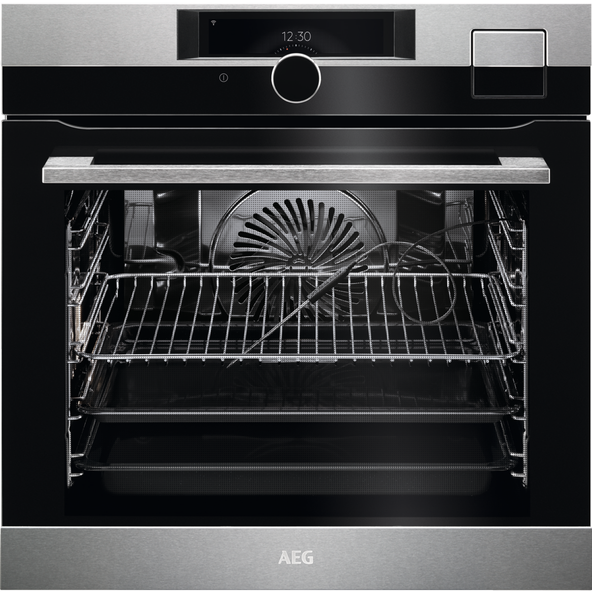 Horno moderno con detalles de acero inoxidable, puerta de cristal y pantalla digital. Interior con grill y rejillas.
