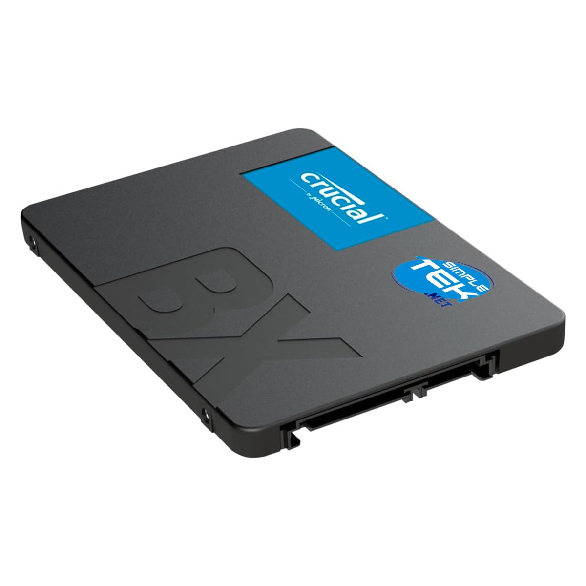 Un SSD Crucial BX nero con loghi blu e bianchi su sfondo bianco.