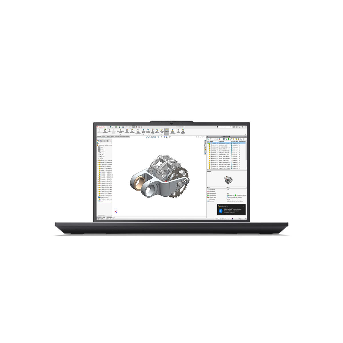 Un portátil muestra un renderizado 3D de un ensamblaje mecánico en su pantalla.