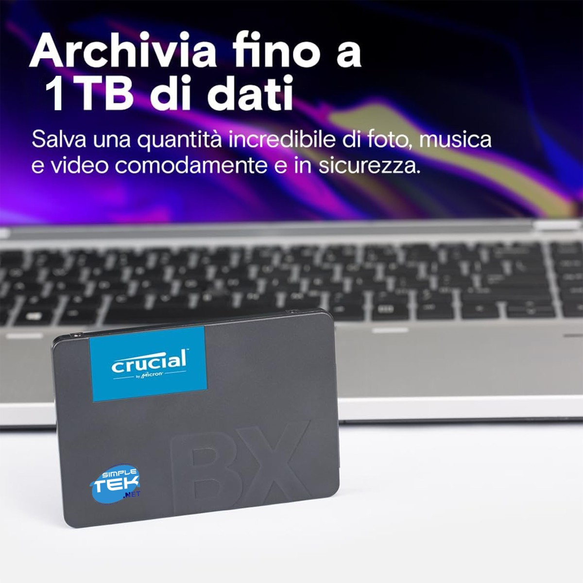 SSD Crucial BX frente a un portátil. El texto dice Archiva hasta 1 TB de datos.