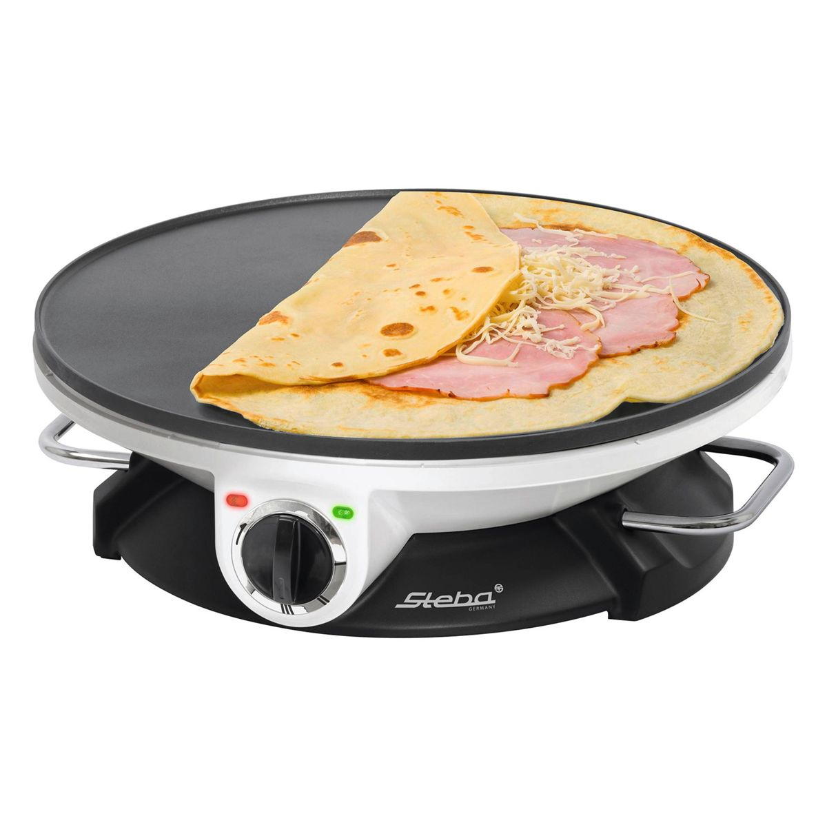 Ein Crêpe mit Schinken und Käse auf einer elektrischen Crêpepfanne.