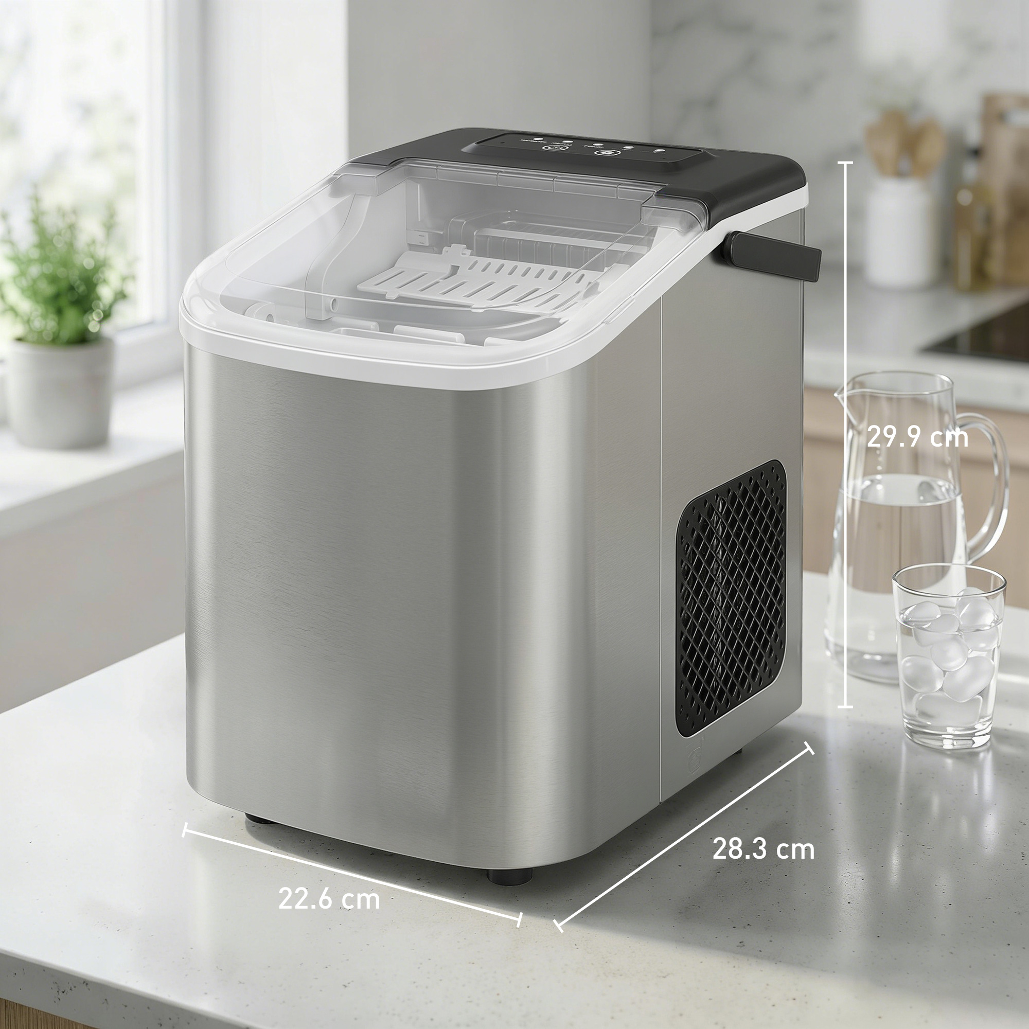 Macchina per il ghiaccio argentata compatta con coperchio trasparente e caraffa di vetro con acqua.
