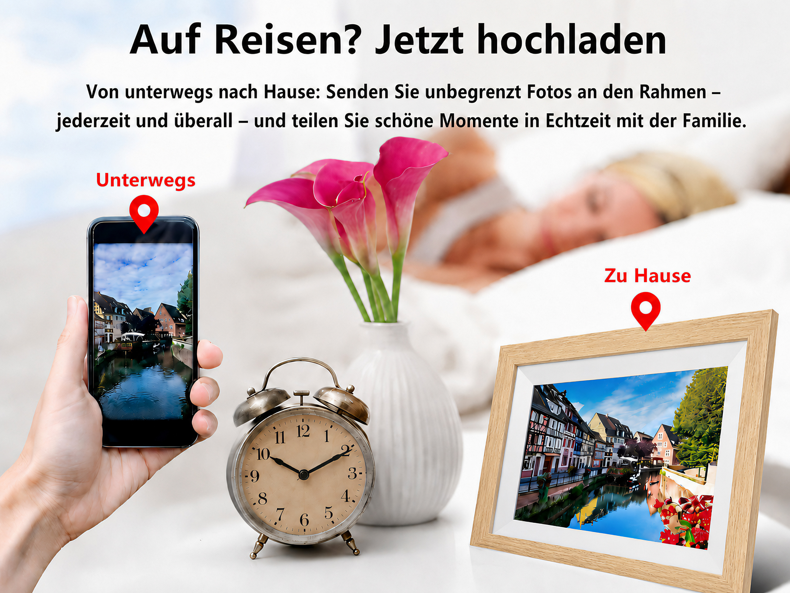 Hand hält Handy mit Kanalansicht, Wecker und Fotorahmen mit Stadtansicht.