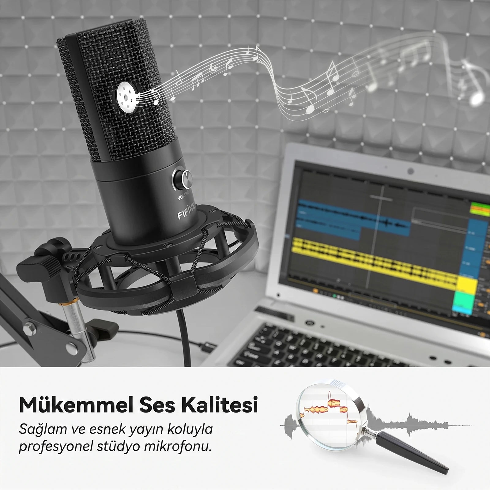 Bir mikrofon, ses yazılımı gösteren bir dizüstü bilgisayarın yanında duruyor. Üzerinde müzik notaları var.