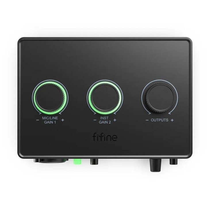 Siyah ses arabirimi: MIC/LINE GAIN 1, INST GAIN 2 ve OUTPUTS ile üç düğme.