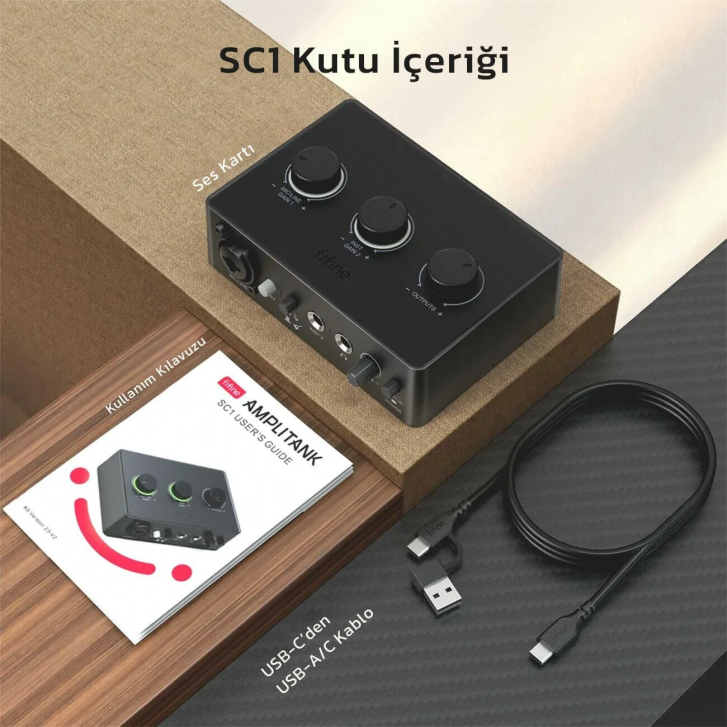 Düğmeler, portlar, kullanım kılavuzu ve USB kablosu içeren siyah ses kartı.