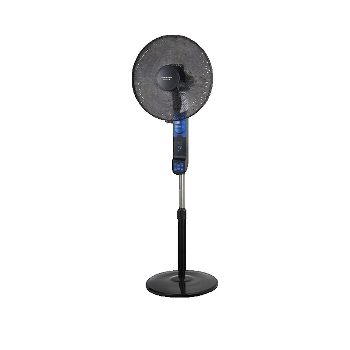 Un ventilador de pedestal negro con tallo azul y poste plateado.