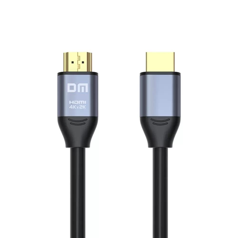 Beyaz arka plan üzerinde altın konektörlü ve siyah kablolu iki HDMI kablosu.