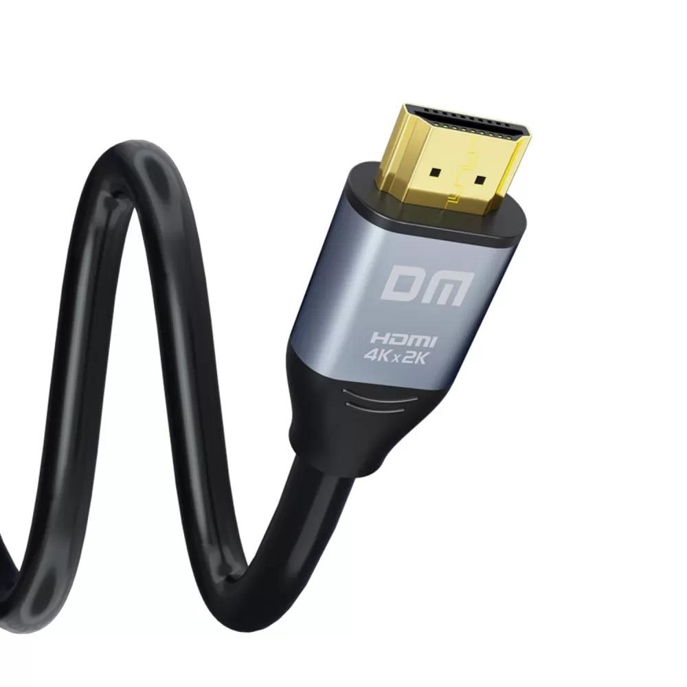 Altın konnektörlü ve gümüş kasalı siyah HDMI kablosu.