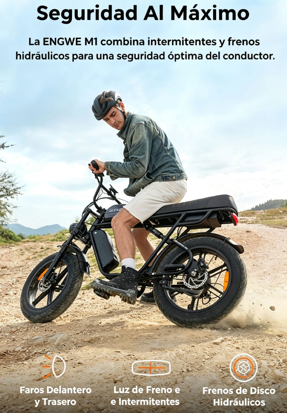 Hombre montando e-bike negra en camino de tierra, con casco y chaqueta vaquera. Iconos muestran luces.