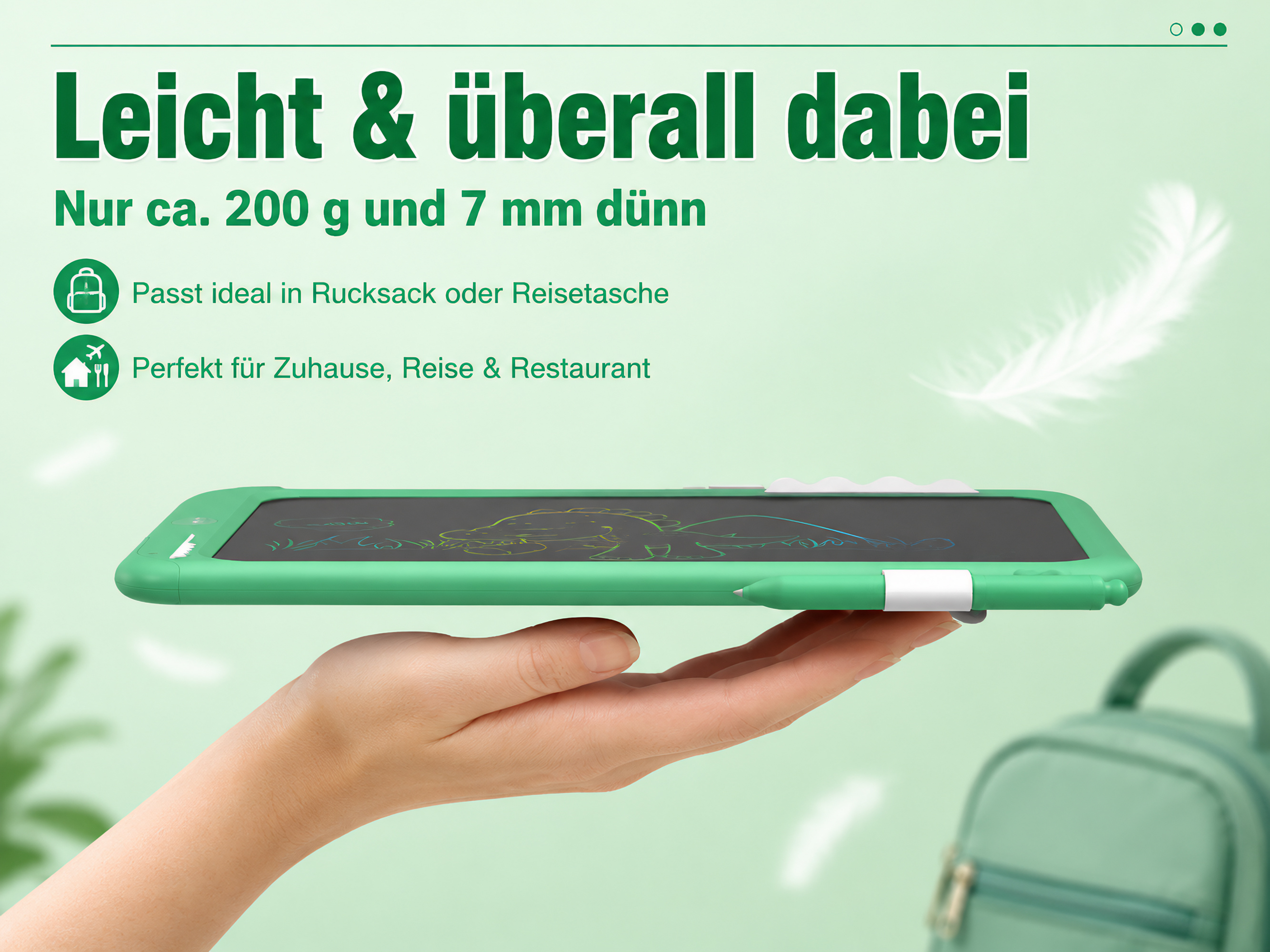 Grünes Schreibtablett mit Dino-Zeichnung, gehalten von einer Hand. Leicht & dünn.