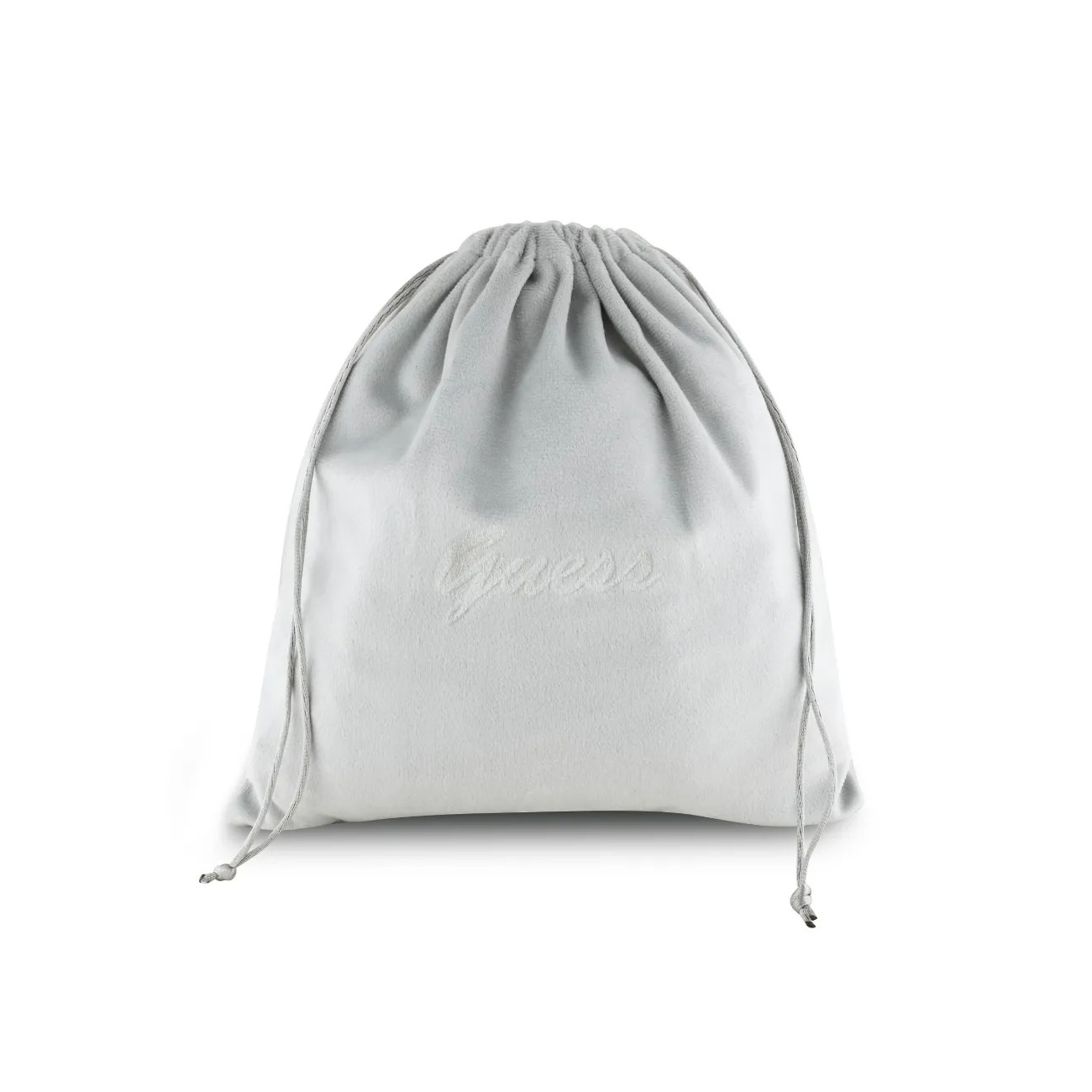 Una borsa grigia chiara con coulisse Guess e logo ricamato su sfondo bianco.