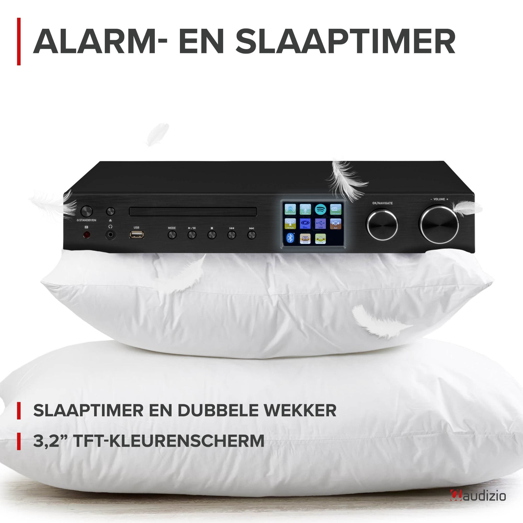 Schwarzer Audioplayer auf weißen Kissen, mit Federn und Text.