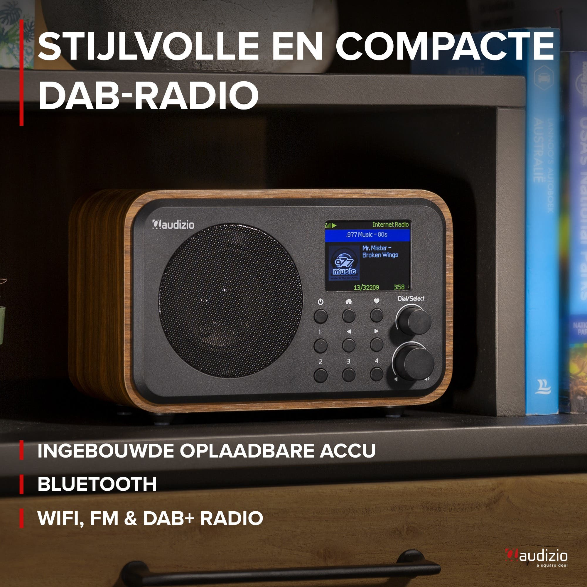 Een stijlvolle, compacte DAB-radio met houten rand en zwart bedieningspaneel.
