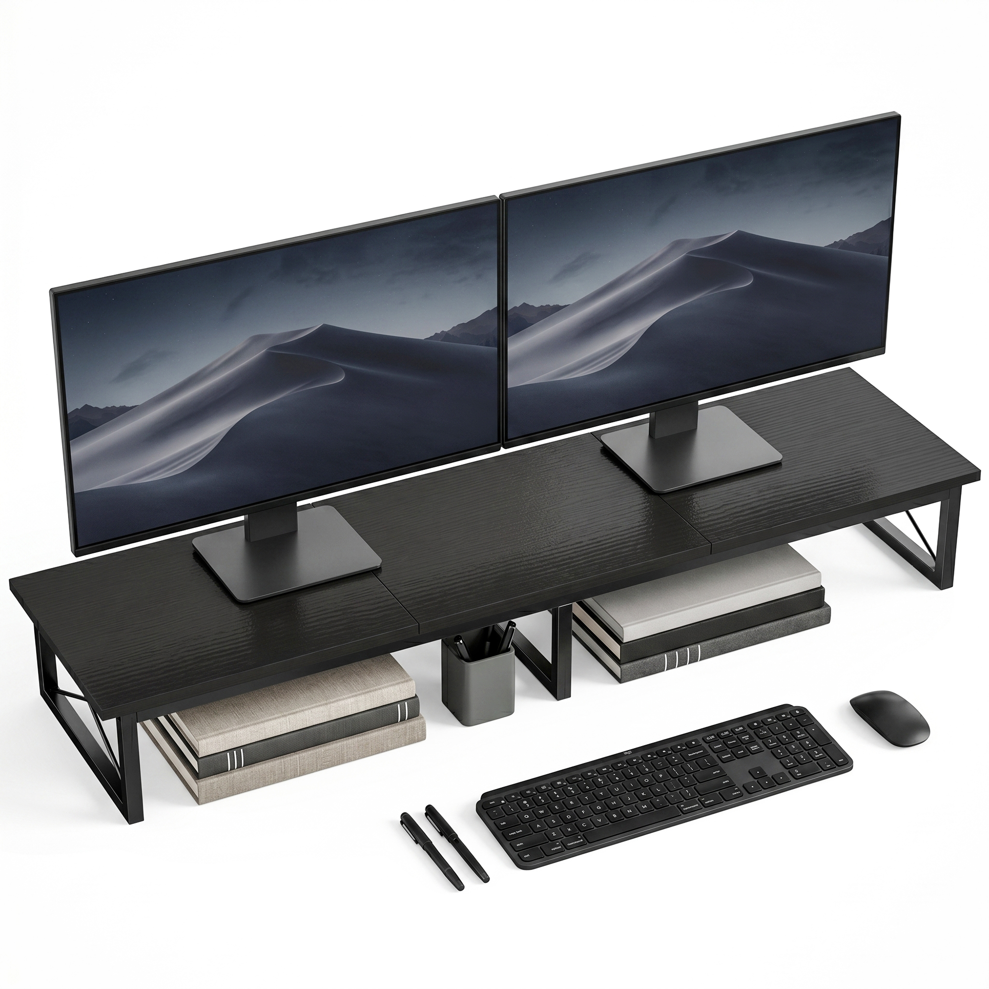 Un supporto per monitor nero con due schermi, tastiera, mouse e libri.