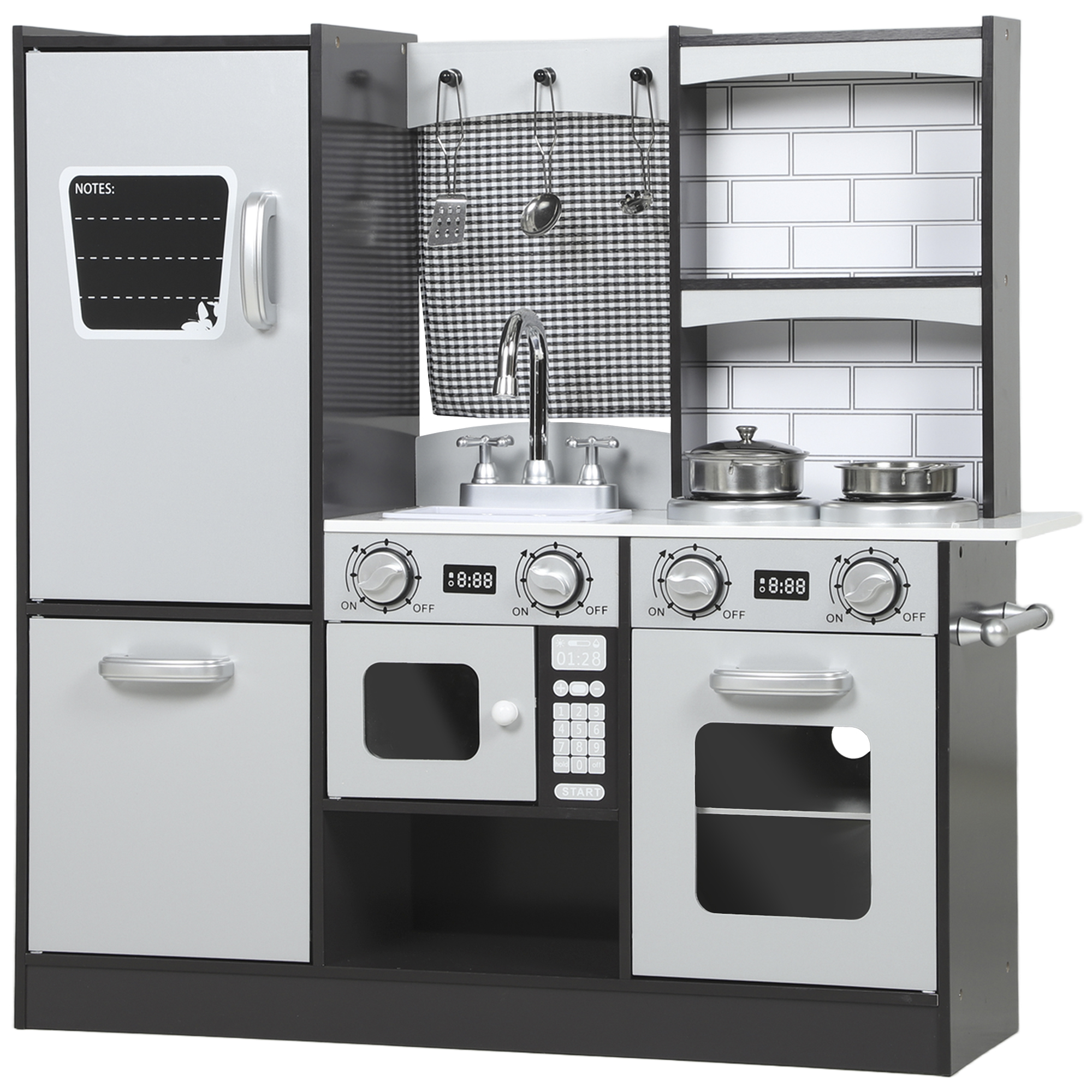 Una cucina giocattolo in legno con frigorifero, fornelli, lavello e microonde.