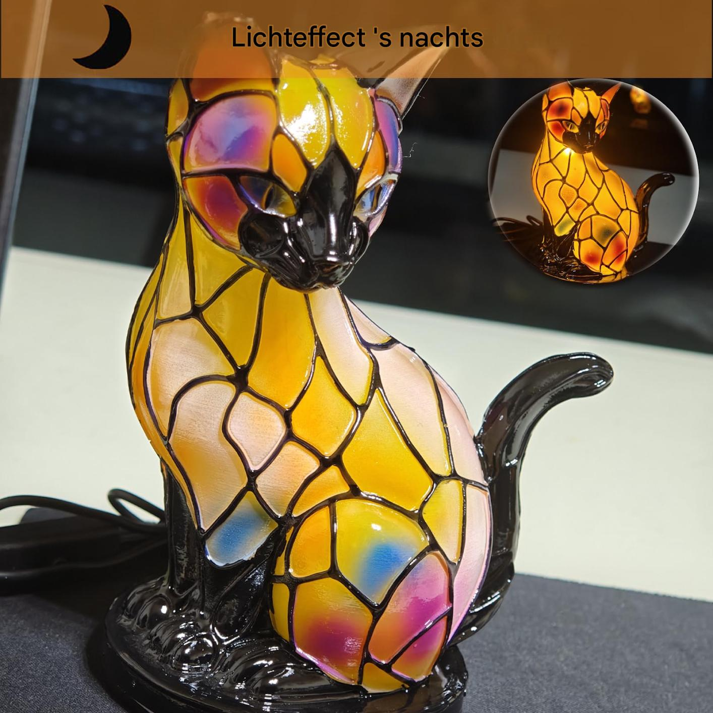 Eine Tiffany-Katzenlampe aus Buntglas in Gelb- und Rottönen mit schwarzen Akzenten.