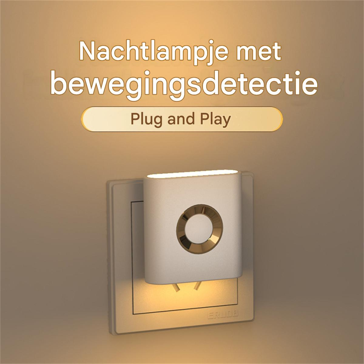 Ein weißes Nachtlicht mit Bewegungsmelder ist in eine Steckdose gesteckt.