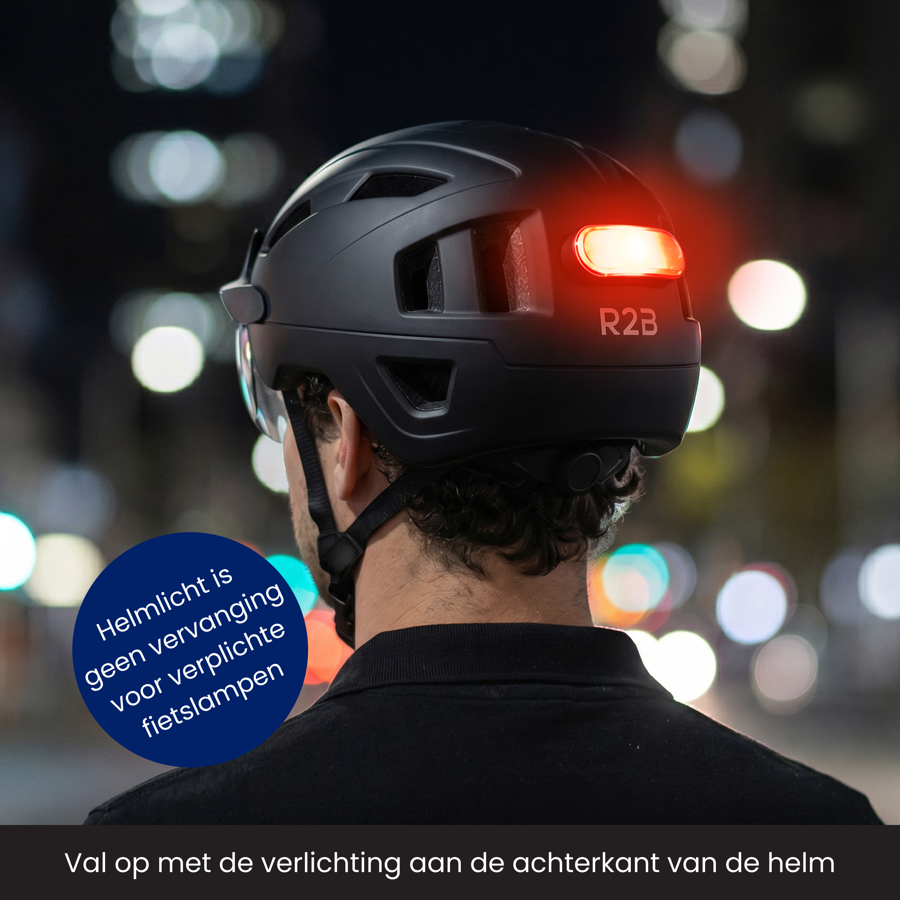 Casque de vélo noir avec feu arrière rouge, photo de nuit avec lumières bokeh.