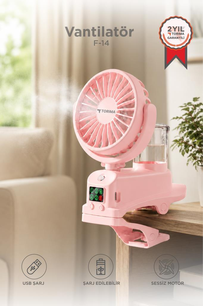Su haznesi ve USB bağlantı noktası olan küçük pembe vantilatör rafta duruyor.