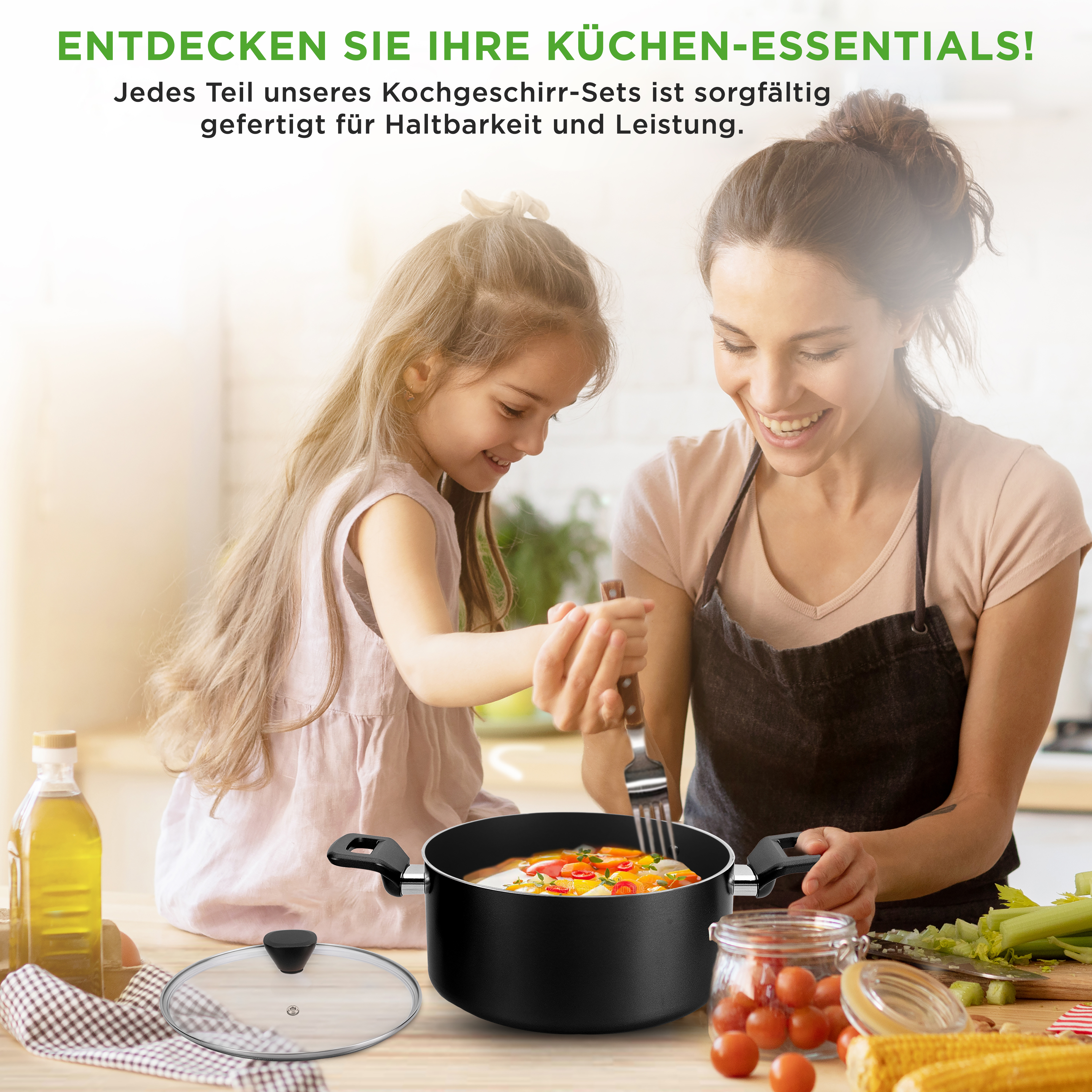 Mutter und Kind kochen zusammen in der Küche mit Kochgeschirr und frischen Zutaten.
