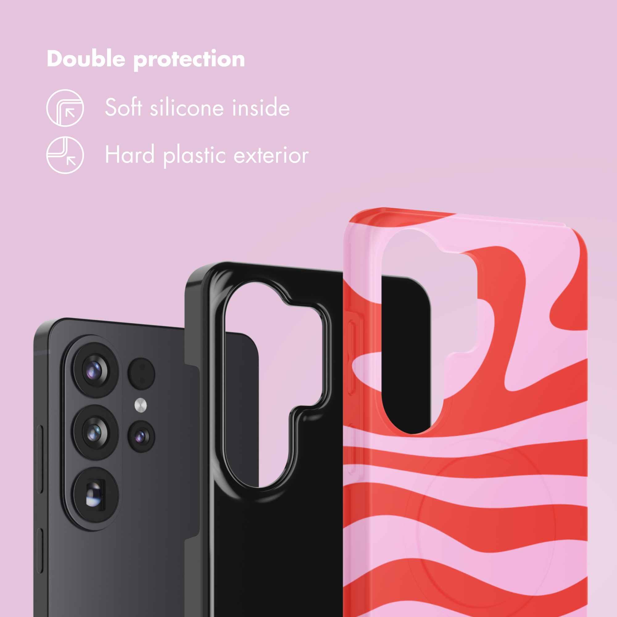 Un smartphone negro con tres cámaras junto a dos fundas de teléfono.