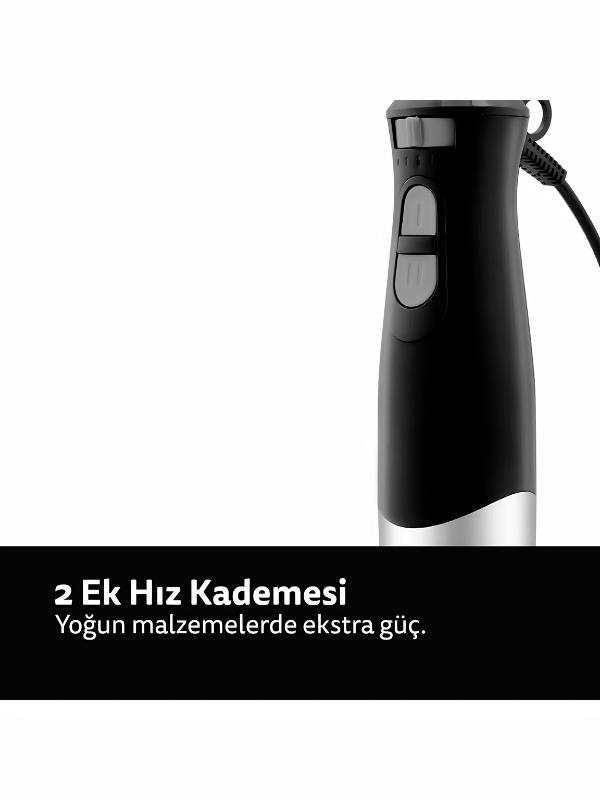 Gümüş vurgulu, kontrol düğmeli siyah el blenderi.