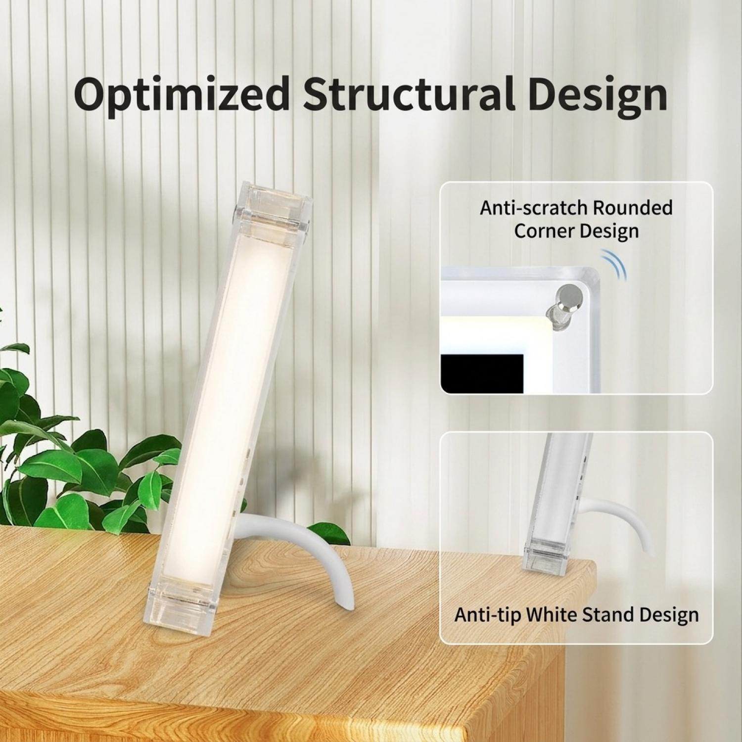 Eine weiße LED-Lampe mit klarem Gehäuse und weißem Ständer auf einem Holztisch.