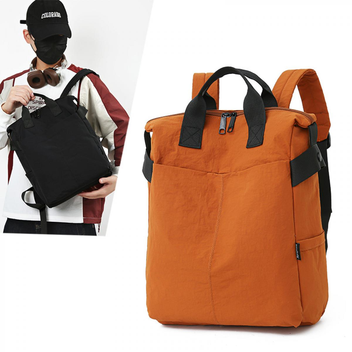 Orangefarbener Rucksack mit schwarzen Trägern und Reißverschluss. Daneben ein Mann mit schwarzem Rucksack.