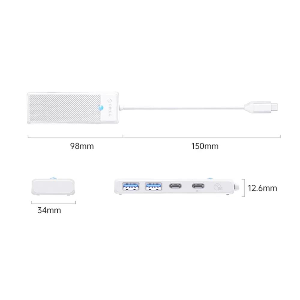 Üç USB-A ve iki USB-C bağlantı noktasına sahip beyaz USB-C hub.