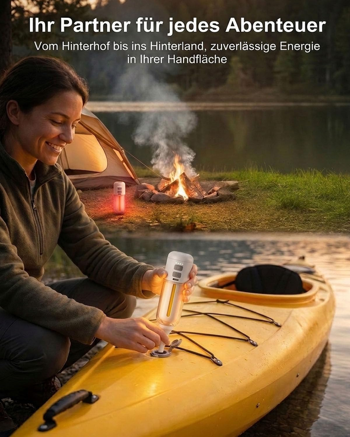 Frau am See mit Kajak, im Hintergrund Zelt und Lagerfeuer.