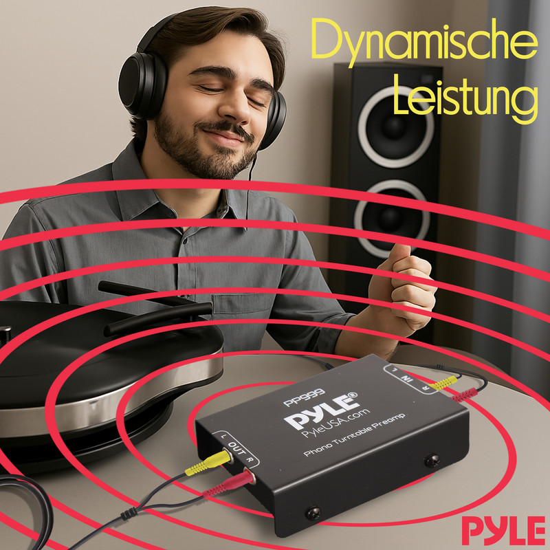 Mann mit Kopfhörern genießt Musik neben Plattenspieler und Verstärker.