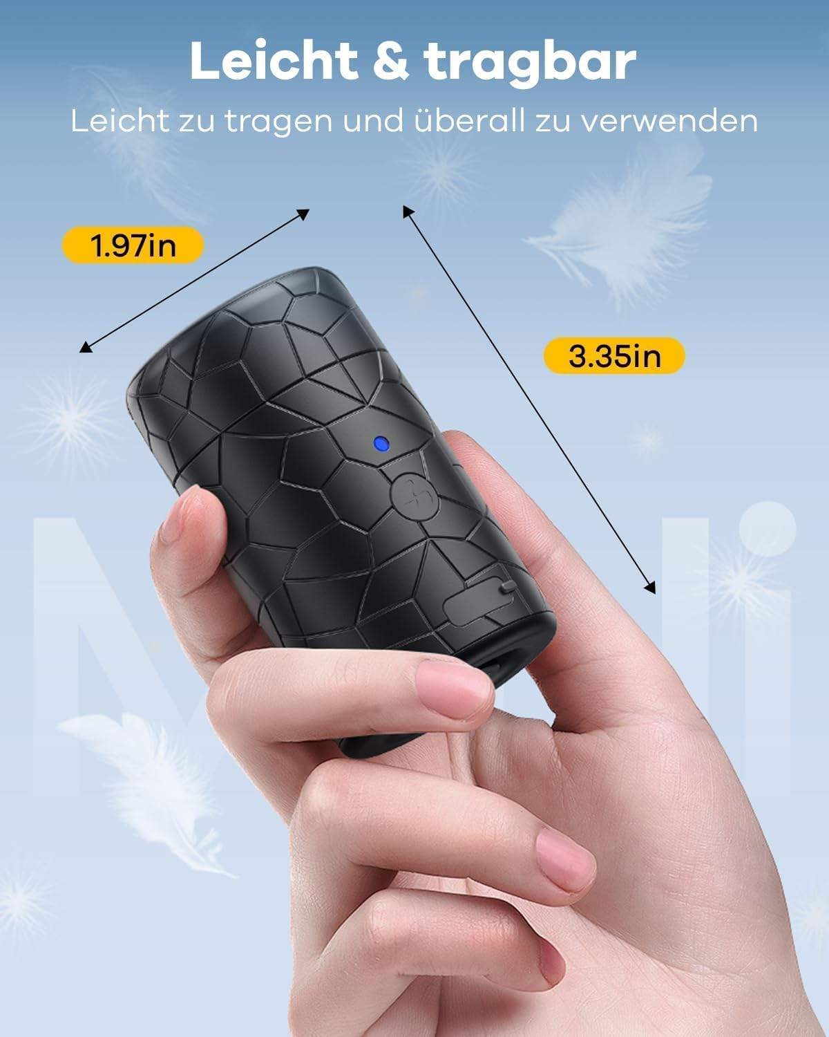 Schwarzes, texturiertes Gerät, 1,97 Zoll breit und 3,35 Zoll lang, in einer Hand gehalten.