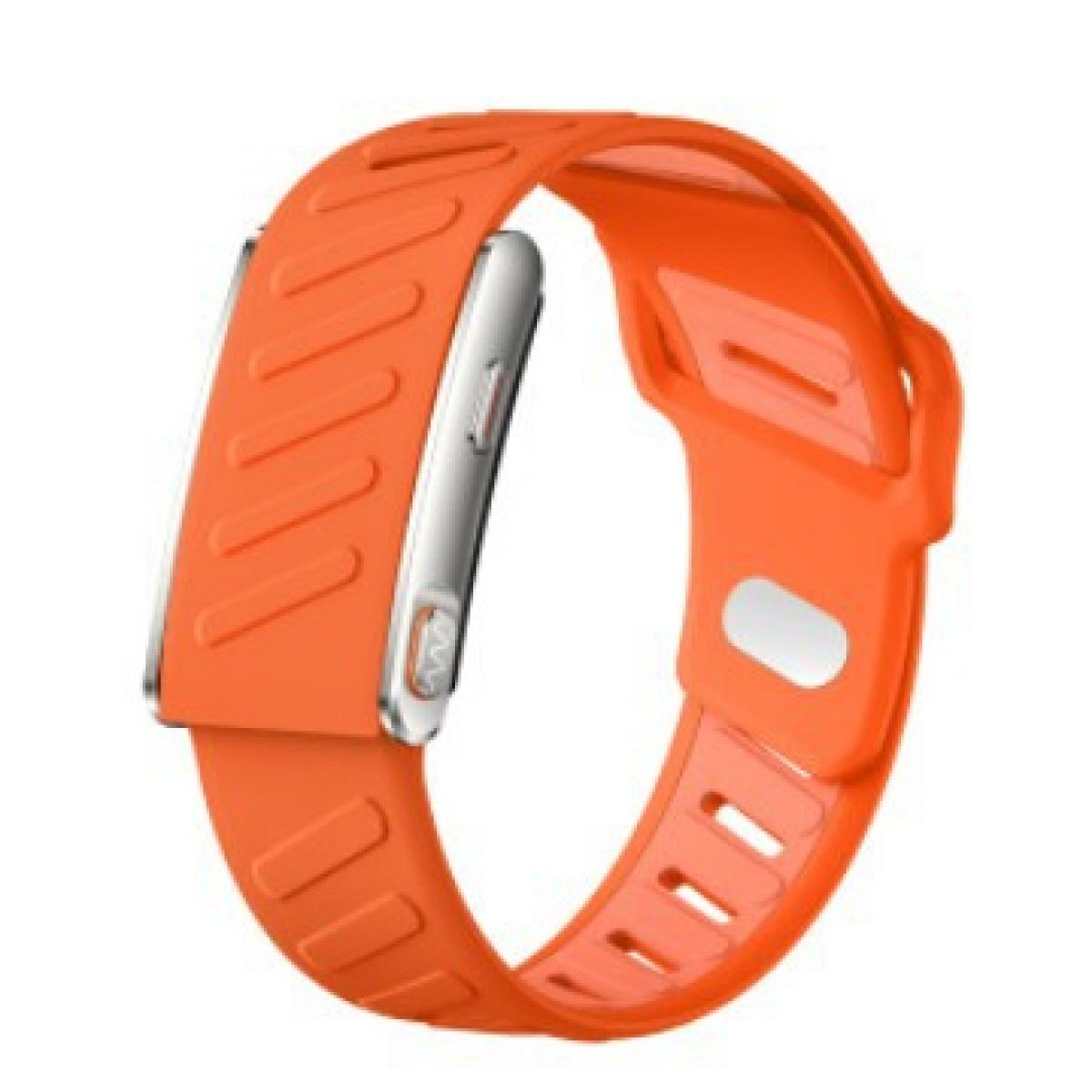 Ein orangefarbenes Armband mit einem silbernen Kern, auf weißem Hintergrund.