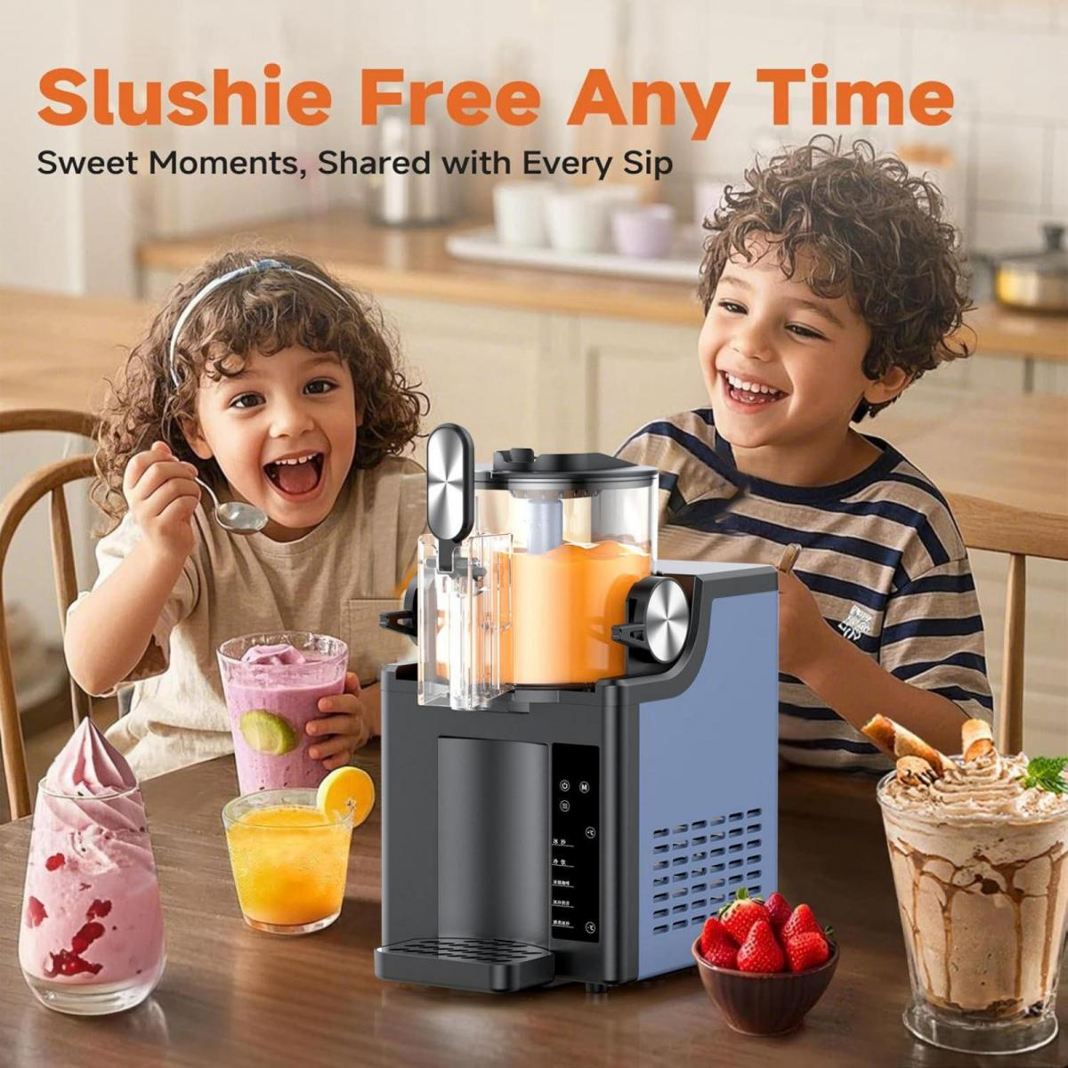 Zwei lachende Kinder sitzen an einem Tisch mit einer Slushie-Maschine und Getränken.